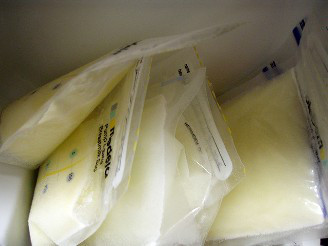 Le lait maternel congelé